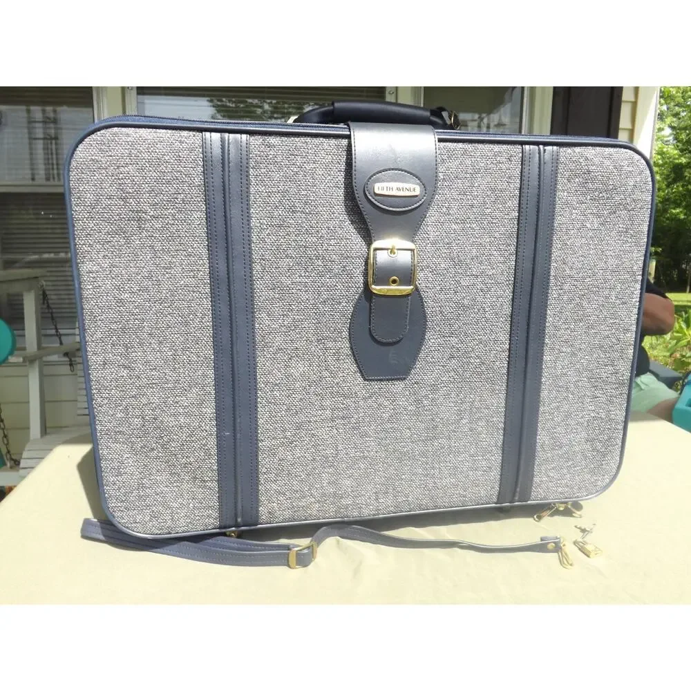 Fifth Avenue Luggage Set 3 piece, nesting luggage. Original Vintage.